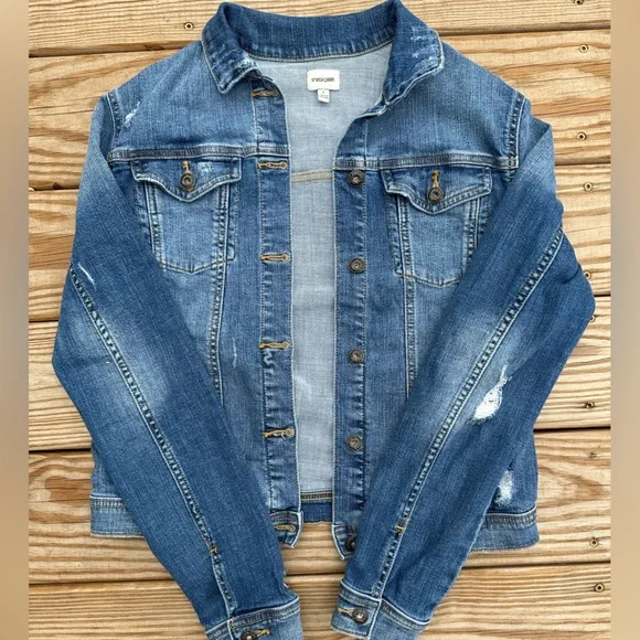 Sneak Peek blue denim jacket, size large, fits like a medium - Picture 4 of 7